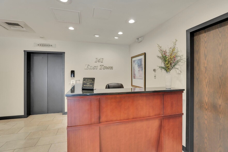 More Photos Of 141 E Town St, Columbus Office Residential For Lease