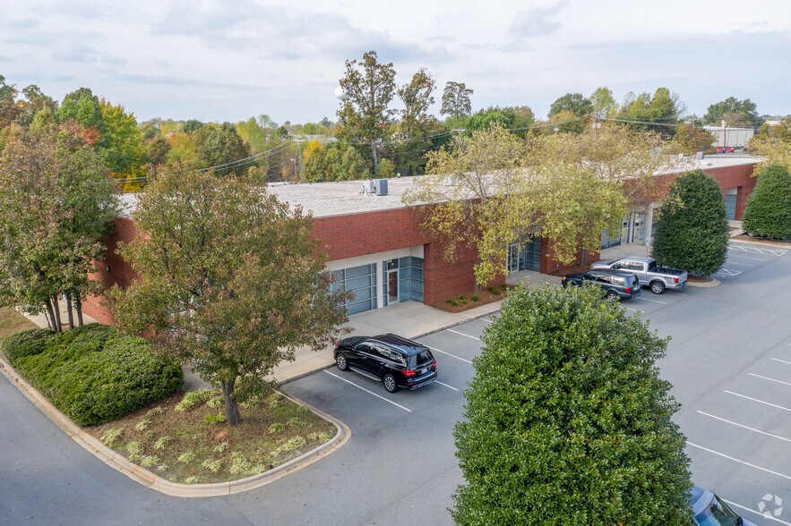 Primary Photo Of 116 Gasoline Aly, Mooresville Showroom For Lease