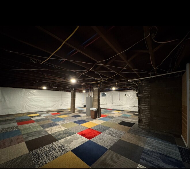 More Photos Of 11 N Meridian St, Washington Office For Sale