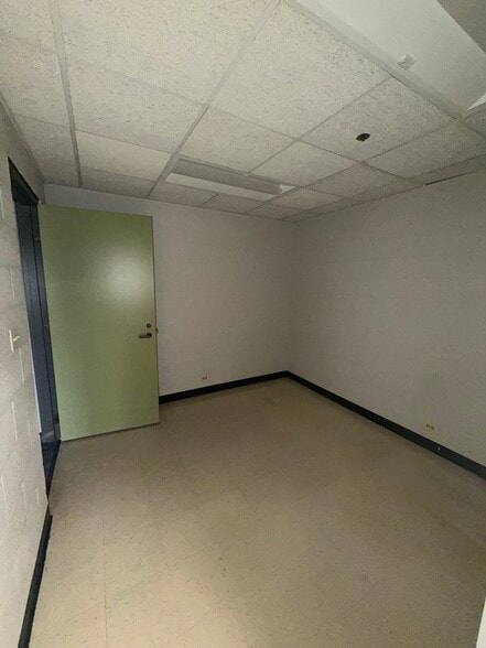 More Photos Of 1475 S Wheeling Rd, Wheeling Manufacturing For Lease