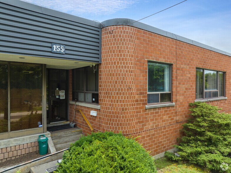 More Photos Of 155 Edward St, Aurora Distribution For Lease