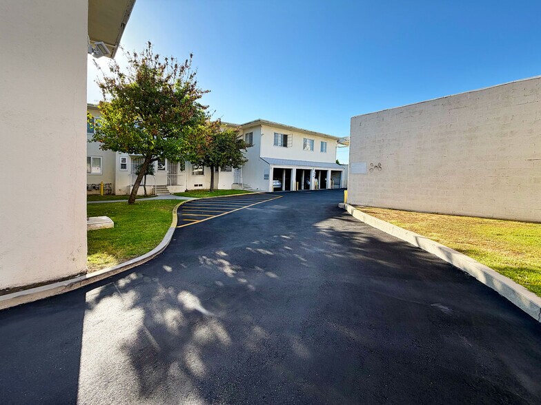 Primary Photo Of 719-729 E Chevy Chase Dr, Glendale Apartments For Sale
