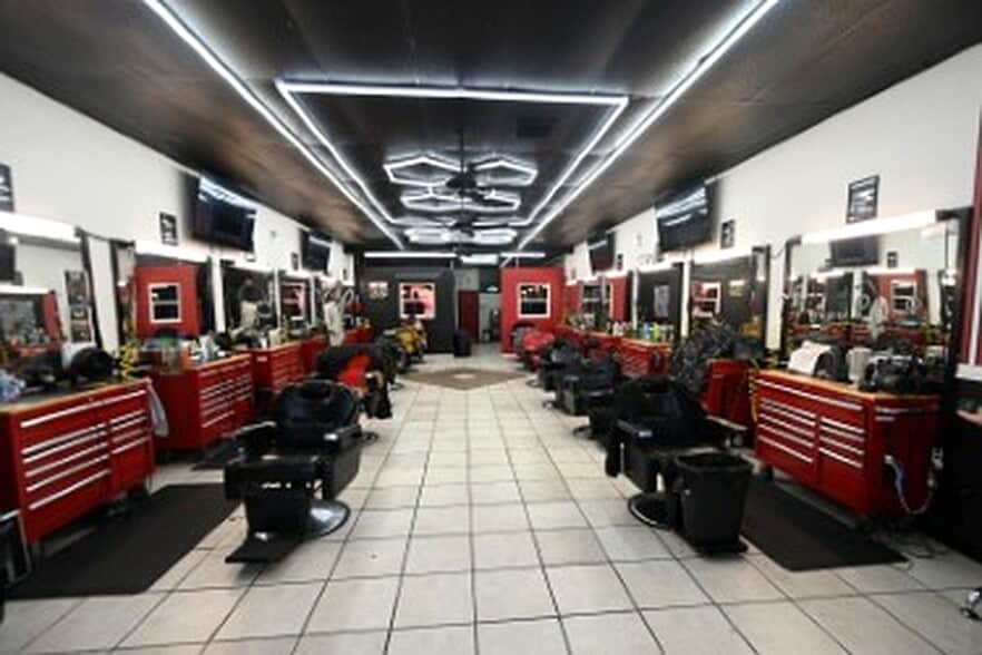 More Photos Of 2711 N Pine Hills Rd, Orlando Storefront For Sale