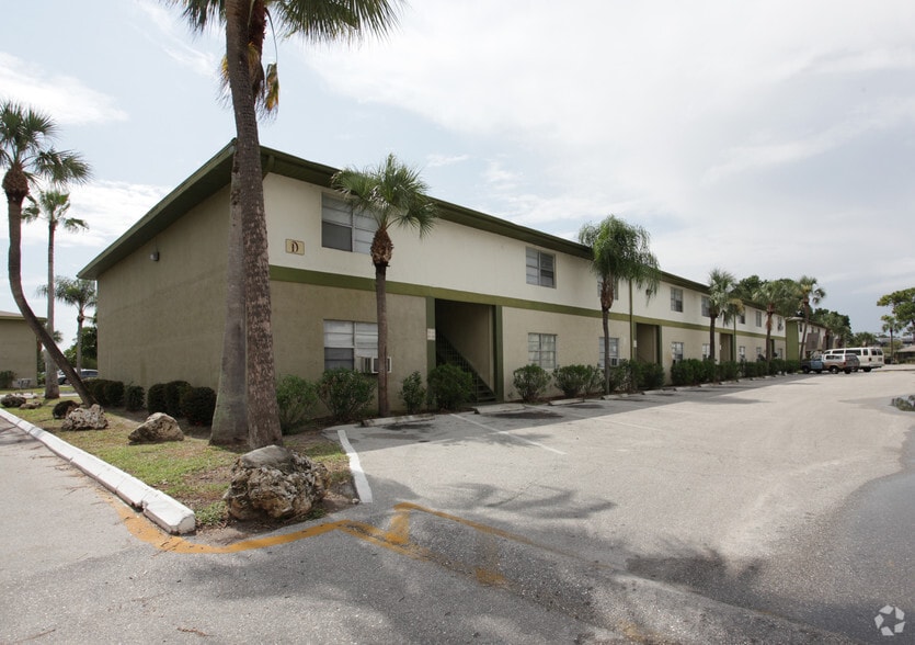 Primary Photo Of 4100 Edgewood Ave, Fort Myers Apartments For Sale