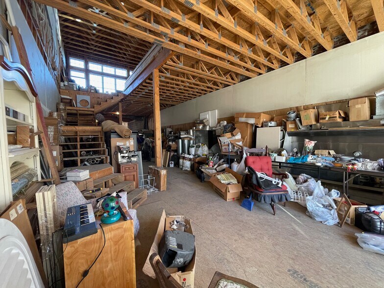 More Photos Of 513 Poplar St, Cambridge Storefront Retail Residential For Sale