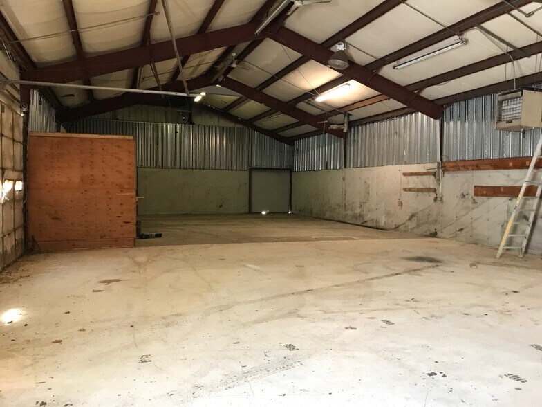 More Photos Of 8 Merritt Pl, Norwalk Warehouse For Lease