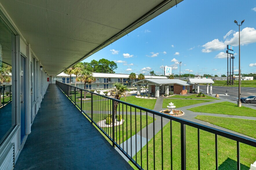 More Photos Of 1103 King Rd, Tifton Hotel For Sale