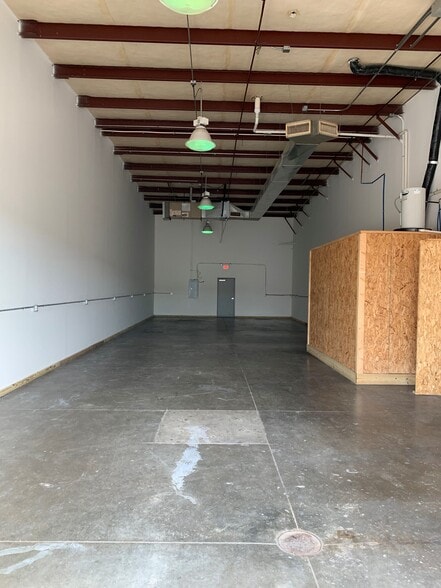 More Photos Of 5300 N 57th St, Lincoln Light Distribution For Lease