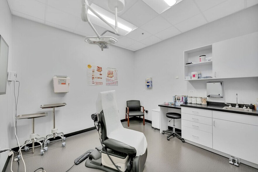 More Photos Of 9300 Waukegan Rd, Morton Grove Medical For Sale