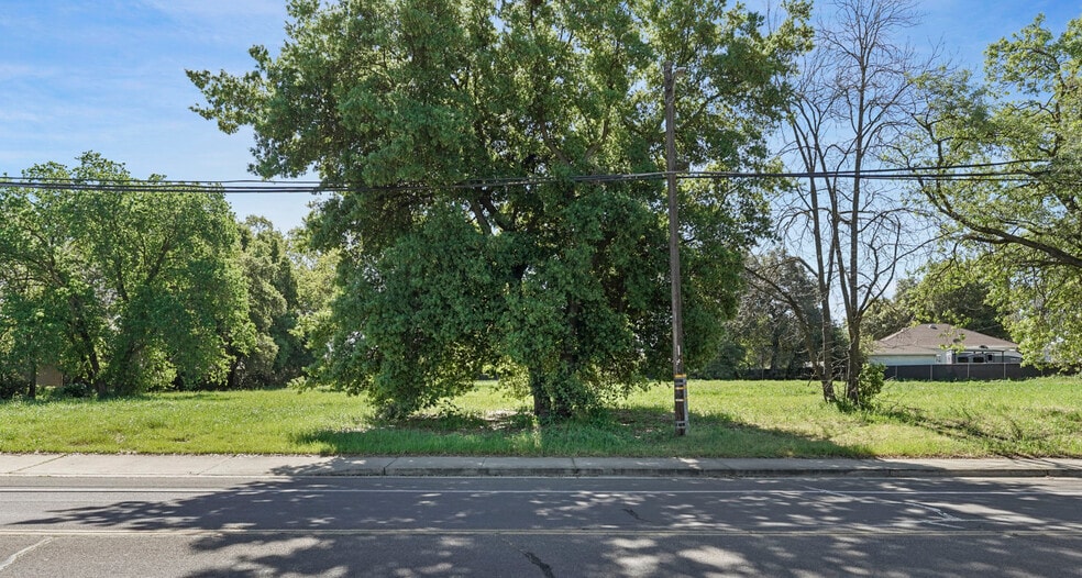 More Photos Of 114 F St, Galt Land For Sale