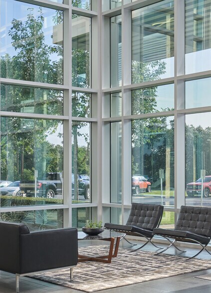 More Photos Of 5707 Southwest Pky, Austin Unknown For Lease