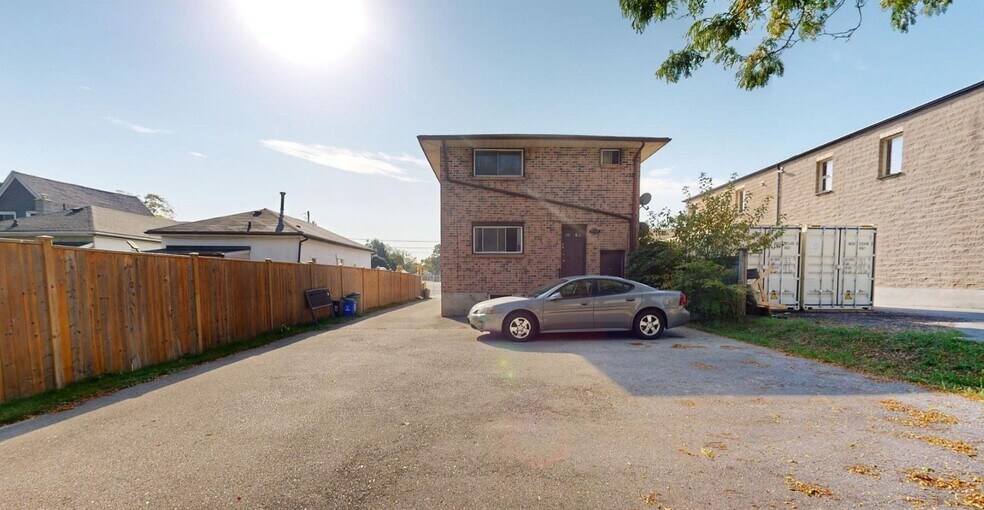 More Photos Of 184 Simcoe St, London Apartments For Sale