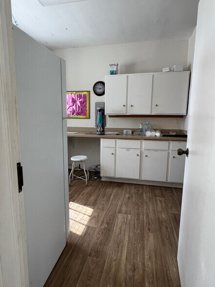 More Photos Of 307 Cottage Ave, Anderson Office For Sale