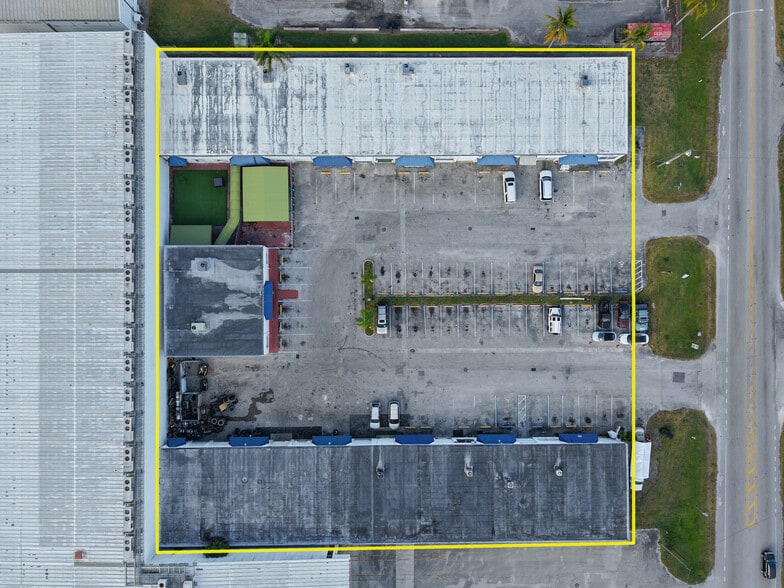 More Photos Of 210 N Krome Ave, Florida City Showroom For Sale