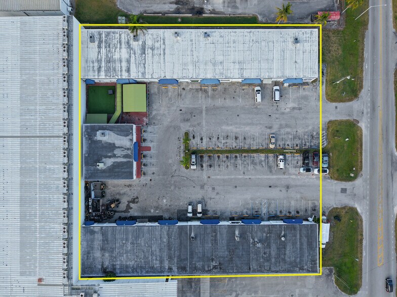 More Photos Of 210 N Krome Ave, Florida City Showroom For Sale