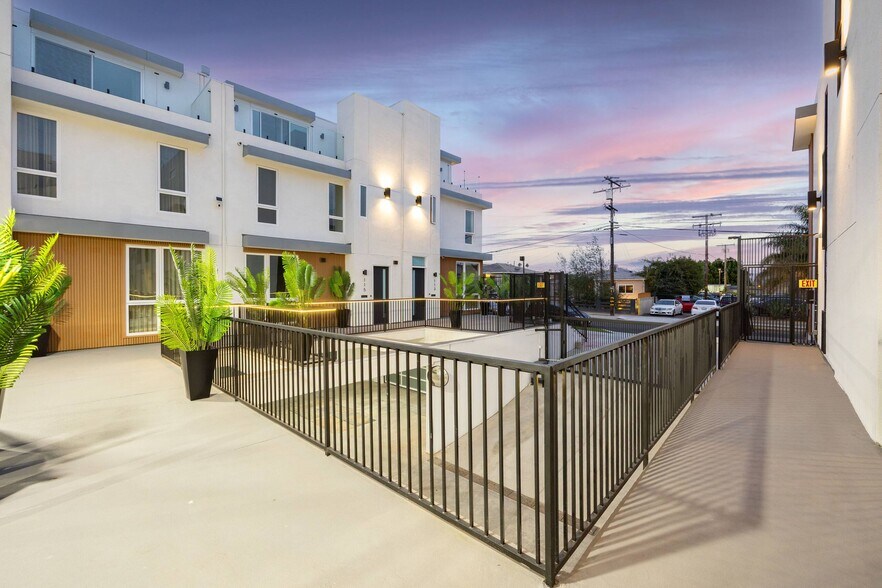 More Photos Of 113-153 W Plymouth St, Inglewood Apartments For Sale