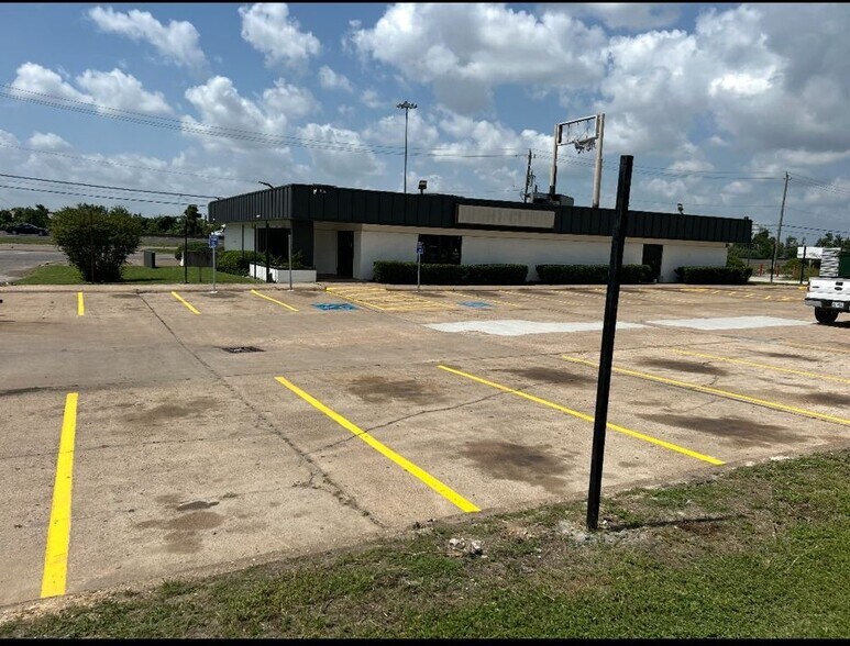 More Photos Of 13131 East Fwy, Houston Freestanding For Sale