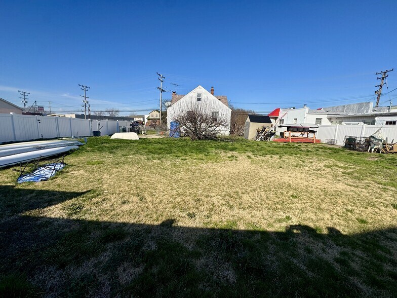 More Photos Of 2725 North Point Rd, Dundalk Office For Sale