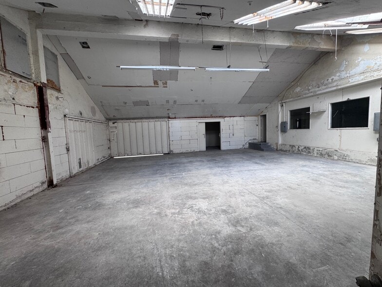 More Photos Of 9065 Jeff St, Bellflower Auto Repair For Sale