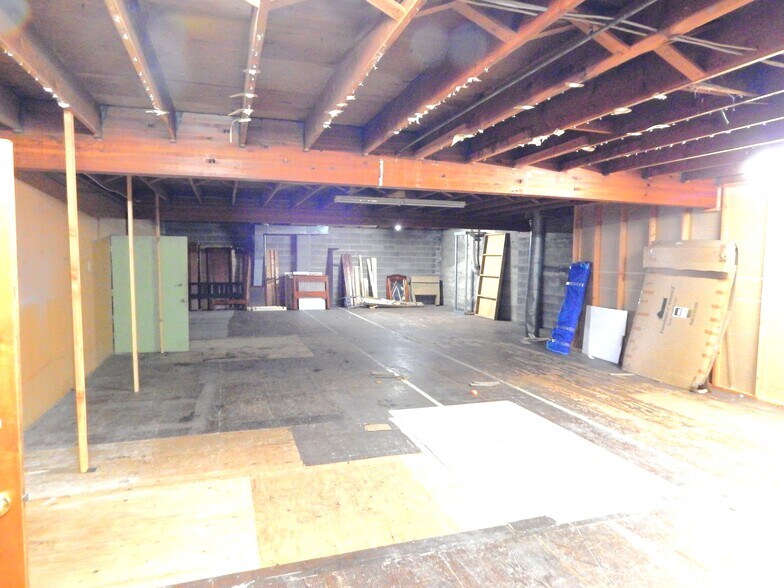 More Photos Of 635 SE Stephens St, Roseburg Freestanding For Lease