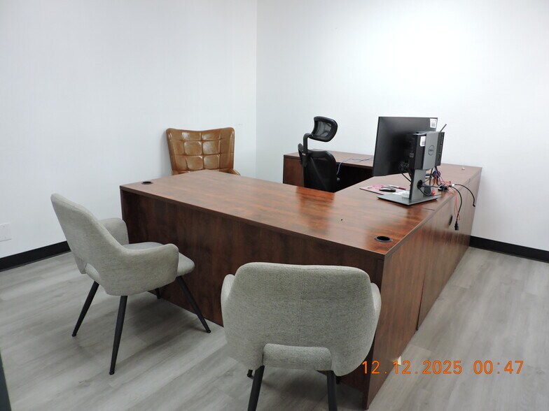 More Photos Of 8301 Beechnut St, Houston Freestanding For Lease