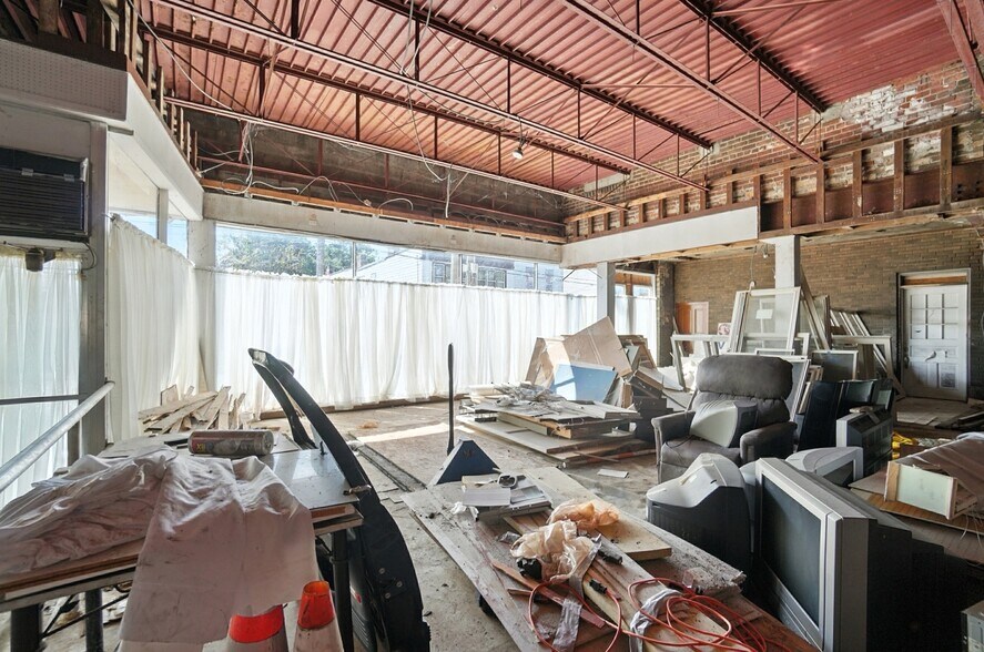 More Photos Of 6105-6117 Vine St, Cincinnati Storefront Retail Residential For Sale