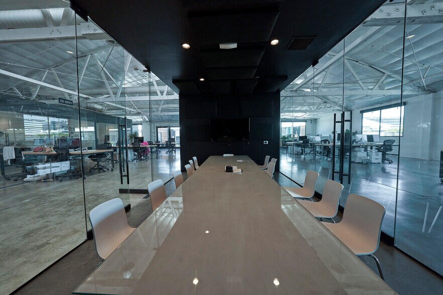 More Photos Of 5431 W 104th St, Los Angeles Flex For Lease