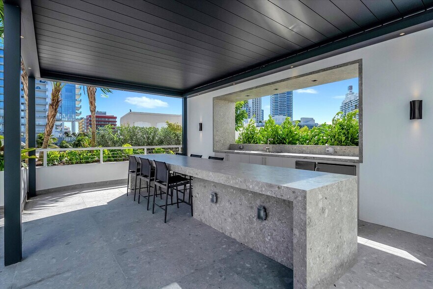 More Photos Of 119 Washington Ave, Miami Beach Office For Lease