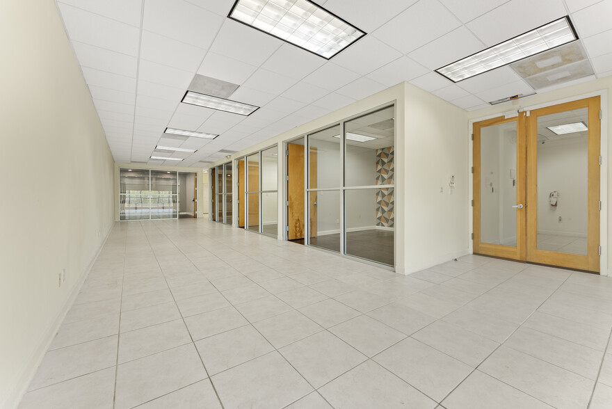 More Photos Of 20165-20199 NE 16th Pl, Miami Flex For Lease