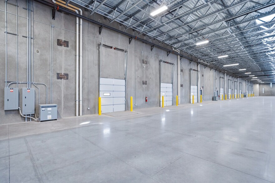 More Photos Of Laughlin Ranch Blvd, Bullhead City Warehouse For Lease