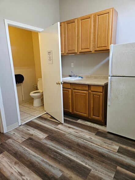 More Photos Of 7701 Saint Bernard Hwy, Arabi Office For Sale