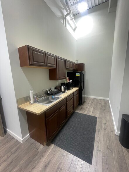 More Photos Of 7615 Golden Triangle Dr, Eden Prairie Light Manufacturing For Lease