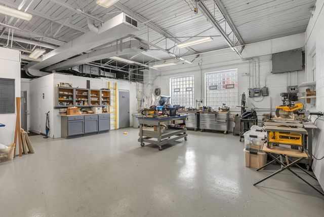 More Photos Of 13920 E 9 Mile Rd, Warren Warehouse For Lease