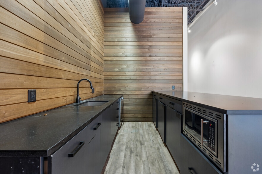 More Photos Of 1831 Peachtree Rd NW, Atlanta Storefront For Lease