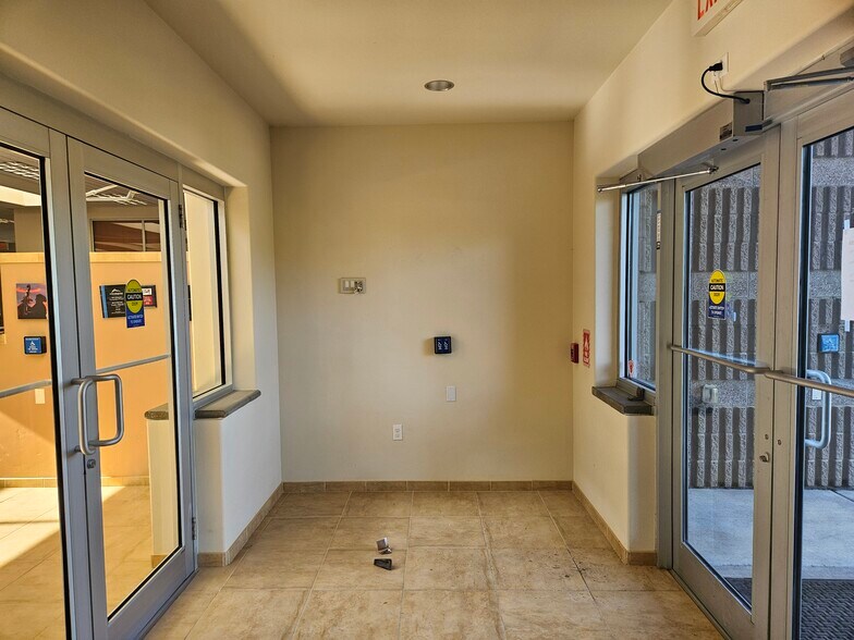More Photos Of 3684 N Townsend Ave, Montrose Flex For Sale
