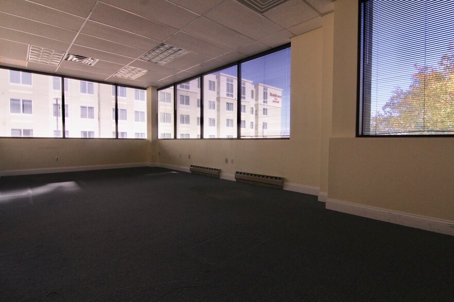 More Photos Of 3751 Island Ave, Philadelphia Office Residential For Lease