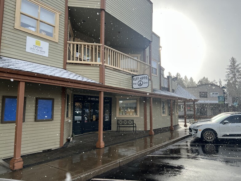 More Photos Of 178 S Elm St, Sisters Storefront Retail Office For Lease