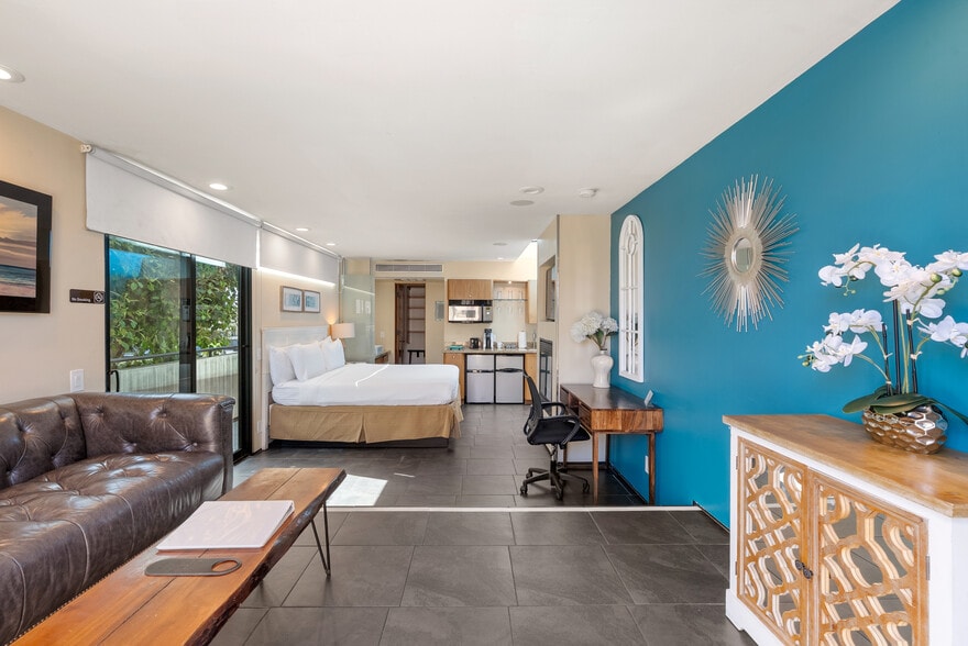 More Photos Of 690-696 South Coast Highway, Laguna Beach Hotel For Sale