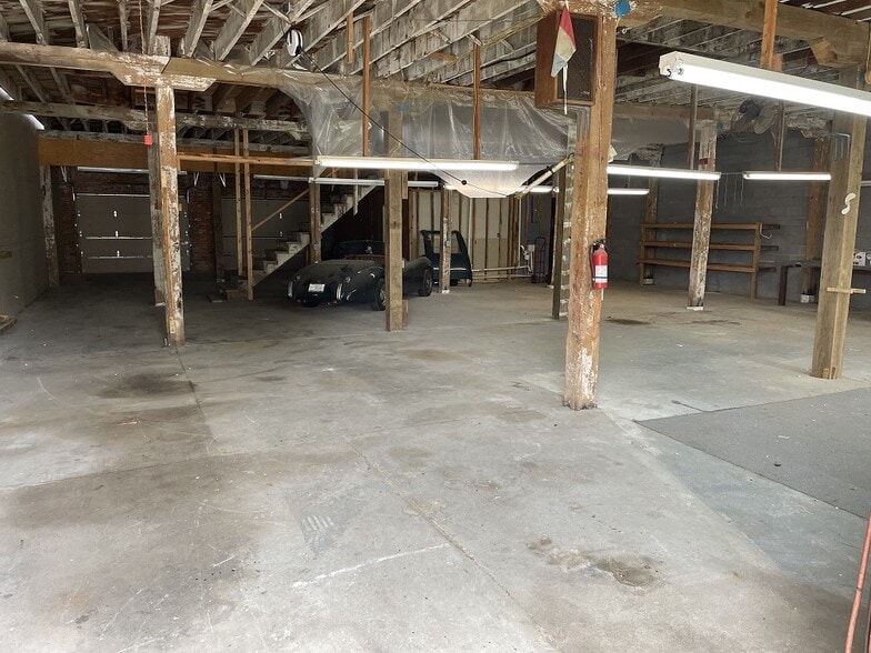 More Photos Of 904 W 3rd St, Washington Office For Sale