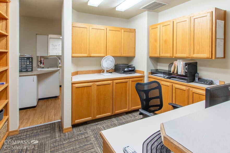 More Photos Of 207 NW 6th St, Redmond Medical For Sale