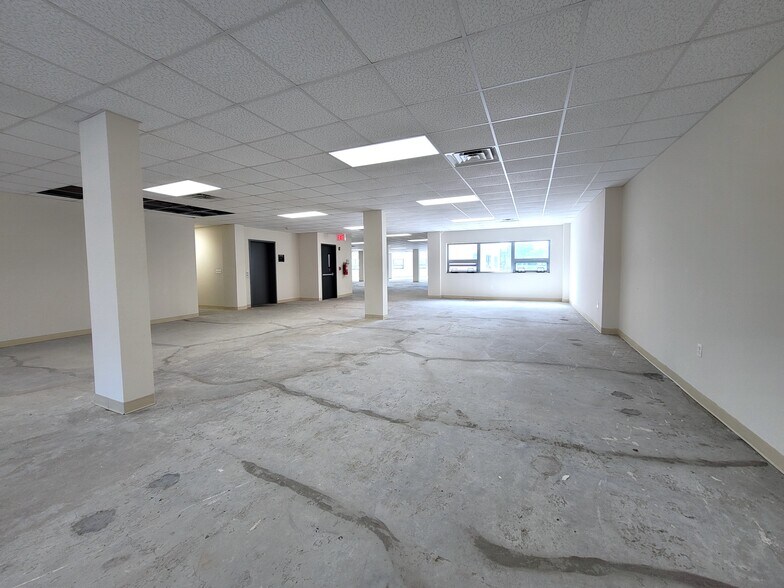 More Photos Of 76-09 Queens Blvd, Elmhurst Office For Lease