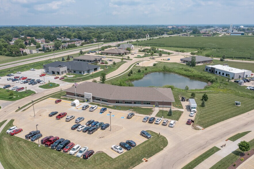 More Photos Of 945 Tower Dr, Waterloo Medical For Lease