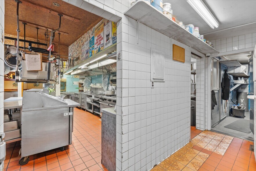 More Photos Of 1424 Main St, Sylvan Beach Restaurant For Sale