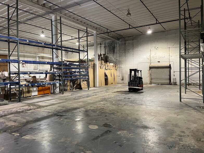 More Photos Of 160 NW 16th St, Boca Raton Warehouse For Lease