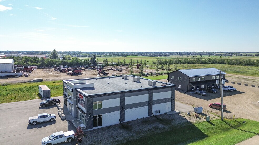 More Photos Of 4805 75 St, Stettler Storefront Retail Office For Sale