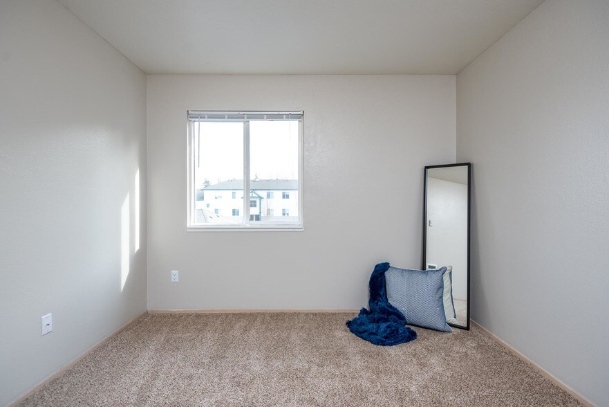 More Photos Of 805 NE Kane Dr, Gresham Apartments For Sale