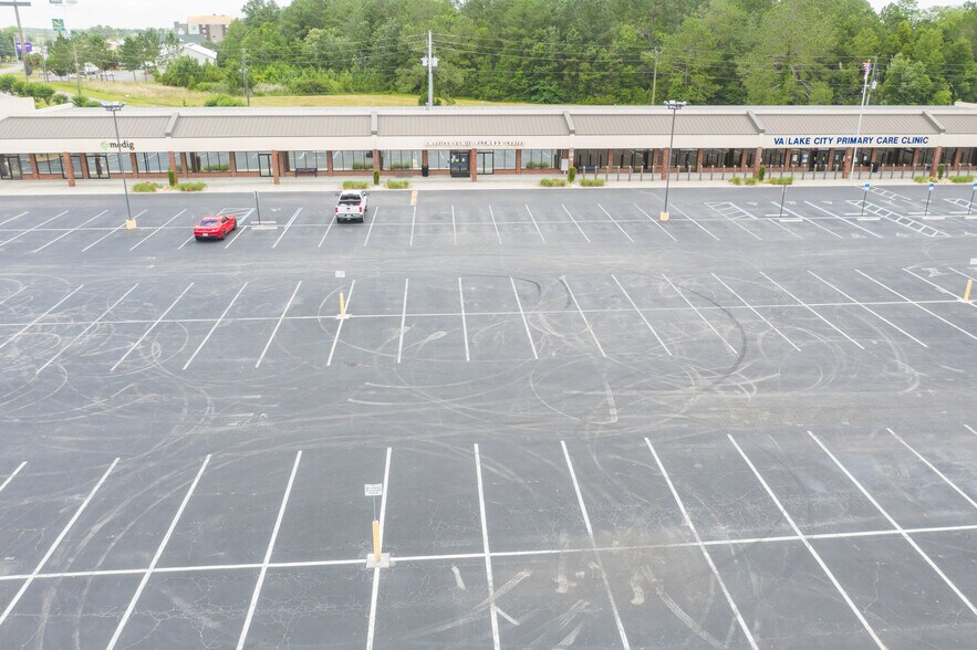 More Photos Of I-75 @ I-75 & U.S. 90, Lake City Unknown For Lease