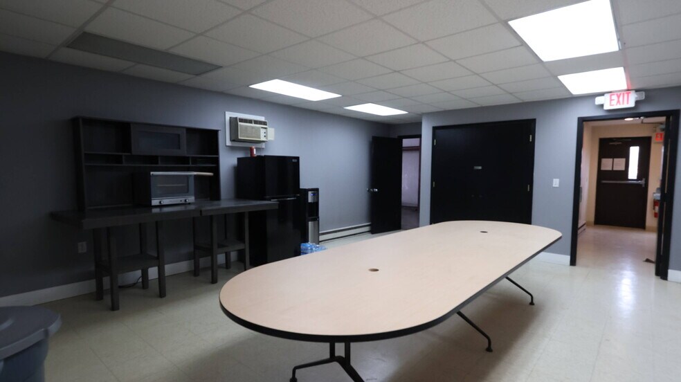More Photos Of 96 Commerce Dr, Carmel Warehouse For Lease