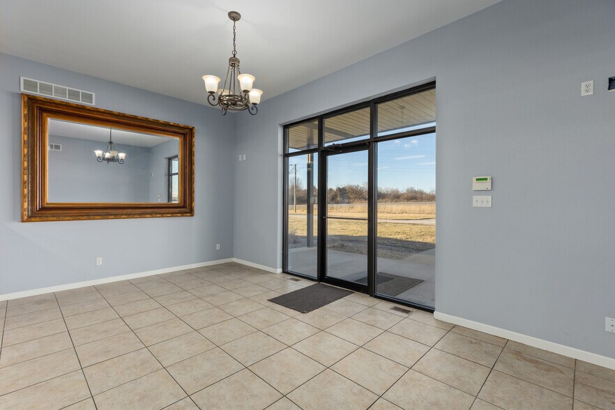 More Photos Of 20586 Old Route 66 Hwy, Staunton Office For Sale