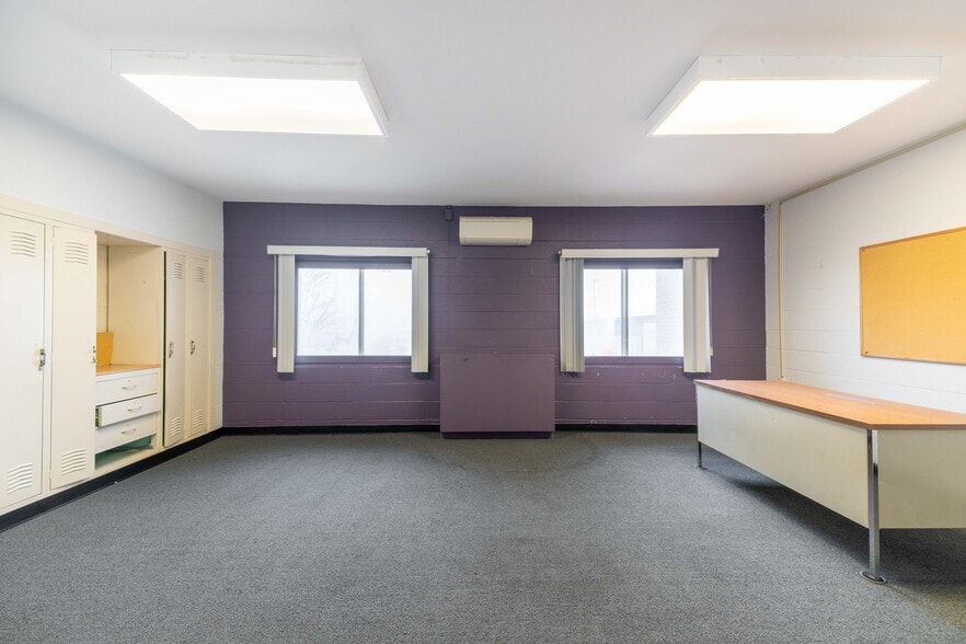 More Photos Of 6902 Chicago Rd, Warren Schools For Sale